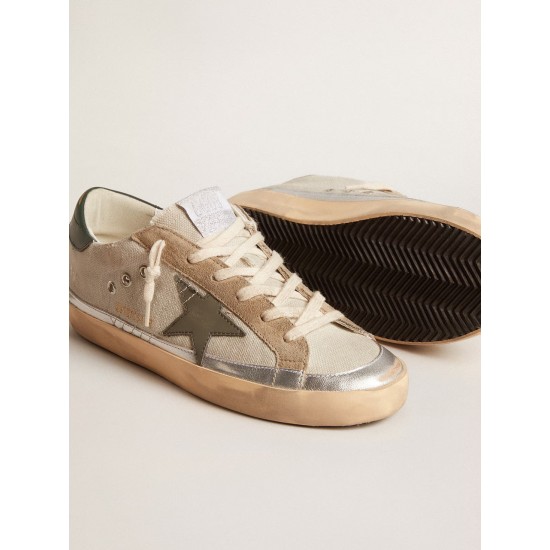 Super-Star in gray canvas with a green leather star and heel tab